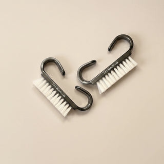 Finger brush